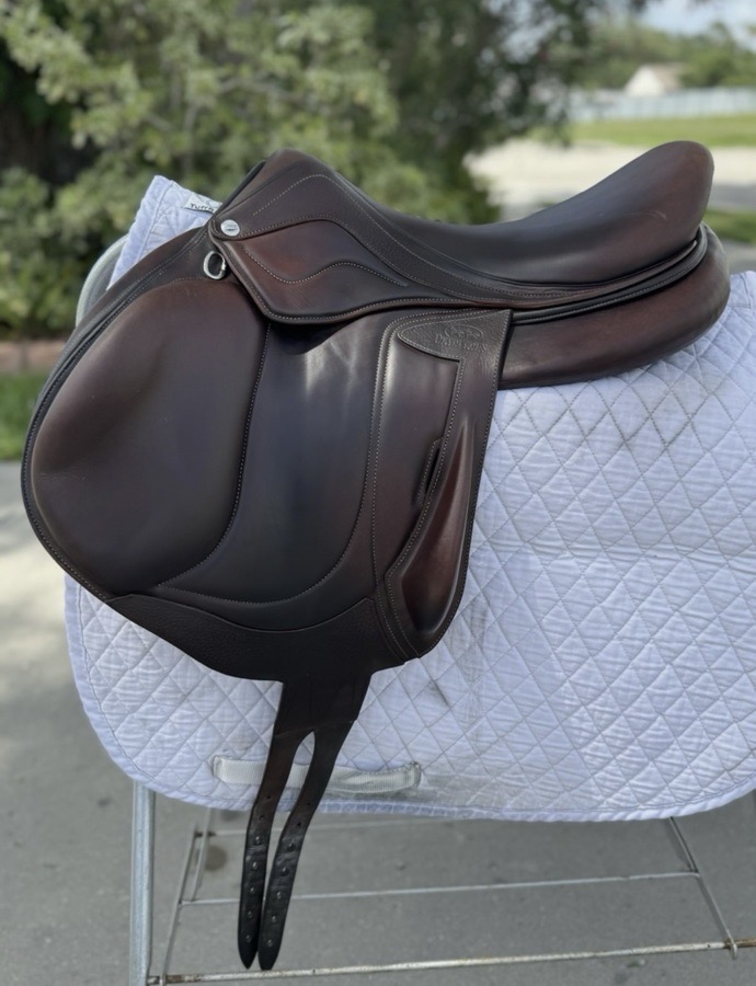 2018 Devoucoux Chiberta 3D lab 17.5” seat, medium width tree