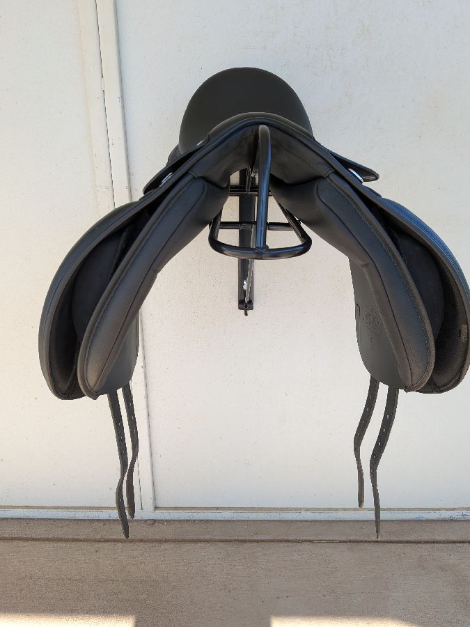 Arena Dressage Saddle Demo 18 inch
