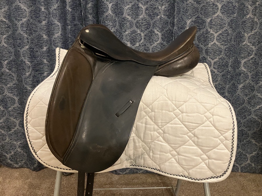 County competitor 16.5 seat no 4 (medium-wide) spring tree black dressage saddle