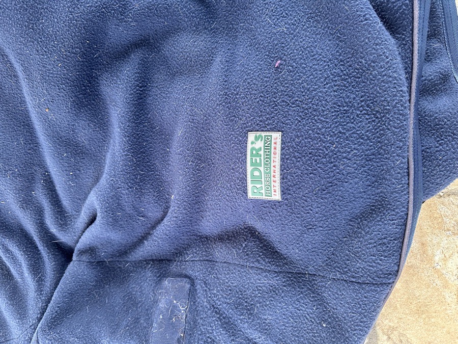 Horse cooler with neck