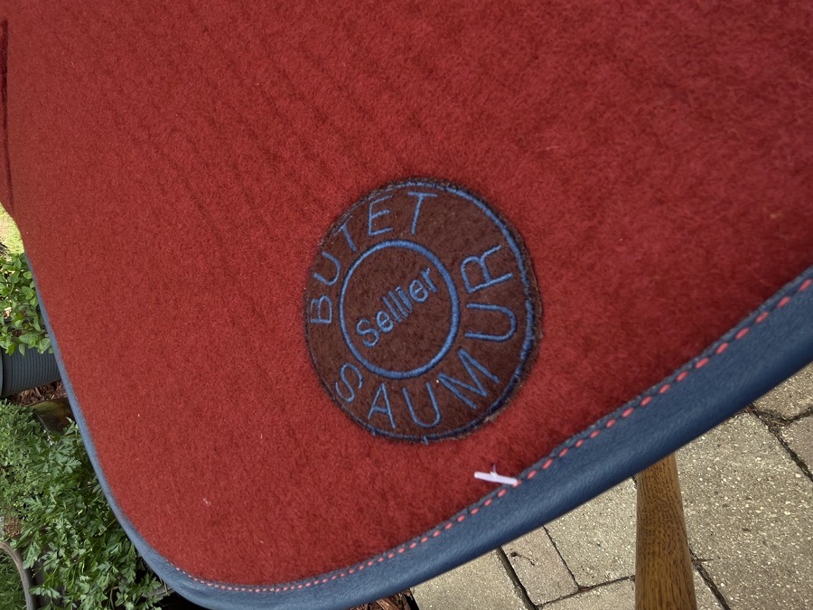 Butet Saddle Pad C in burgundy with navy leather lining - NEVER USED