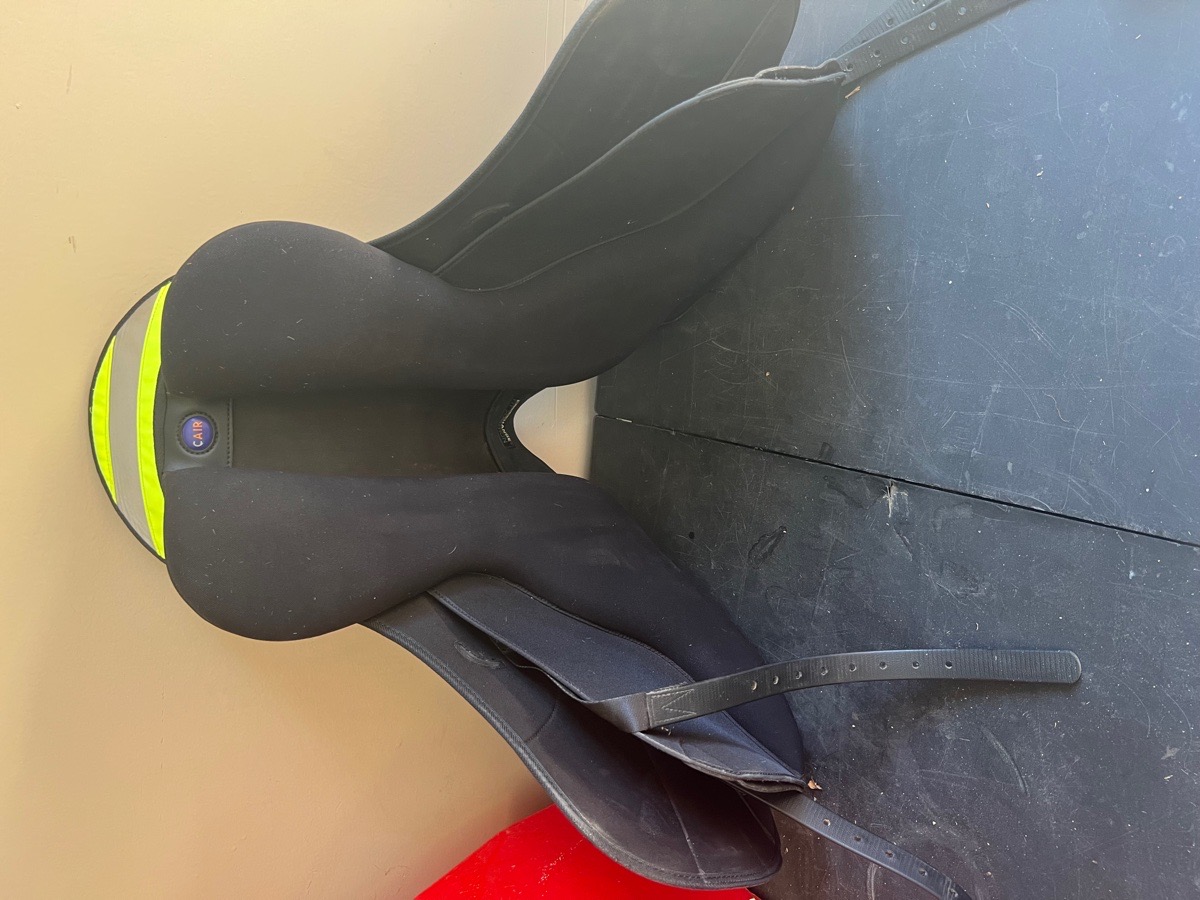 All purpose Wintec light 16” saddle