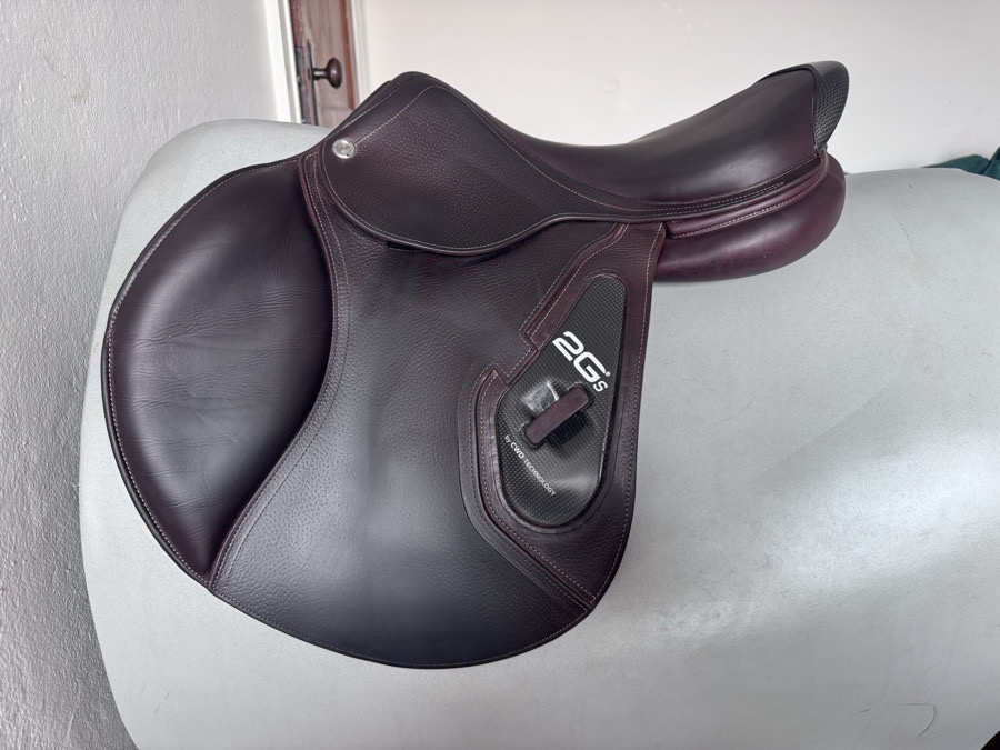 17” CWD SE25 2Gs Saddle - 2018 - 2C - Grained Buffalo