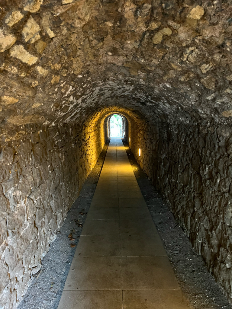 Durch den Tunnel ins Grüne